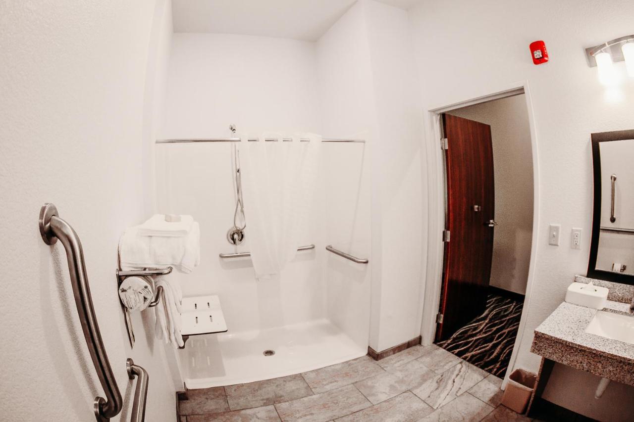 Cobblestone Hotel & Suites אינטרנשיונל פולס מראה חיצוני תמונה