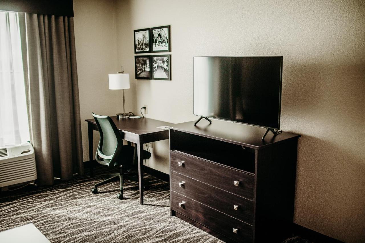 Cobblestone Hotel & Suites אינטרנשיונל פולס מראה חיצוני תמונה