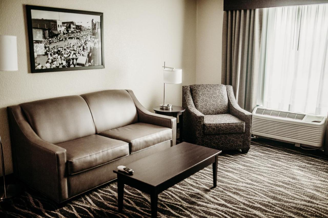 Cobblestone Hotel & Suites אינטרנשיונל פולס מראה חיצוני תמונה