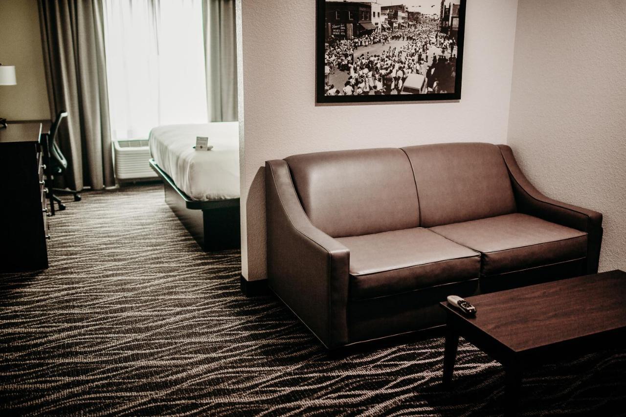 Cobblestone Hotel & Suites אינטרנשיונל פולס מראה חיצוני תמונה