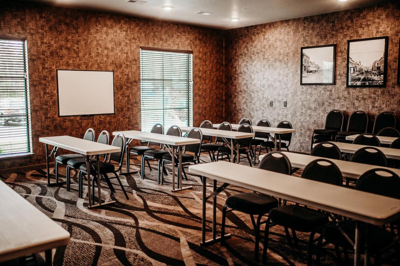 Cobblestone Hotel & Suites אינטרנשיונל פולס מראה חיצוני תמונה