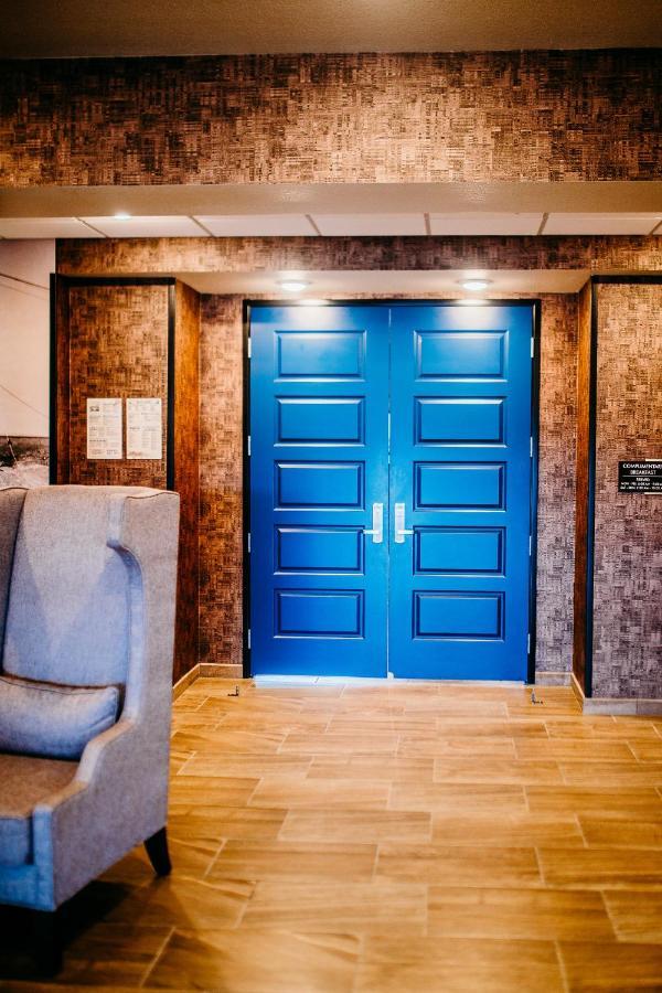 Cobblestone Hotel & Suites אינטרנשיונל פולס מראה חיצוני תמונה