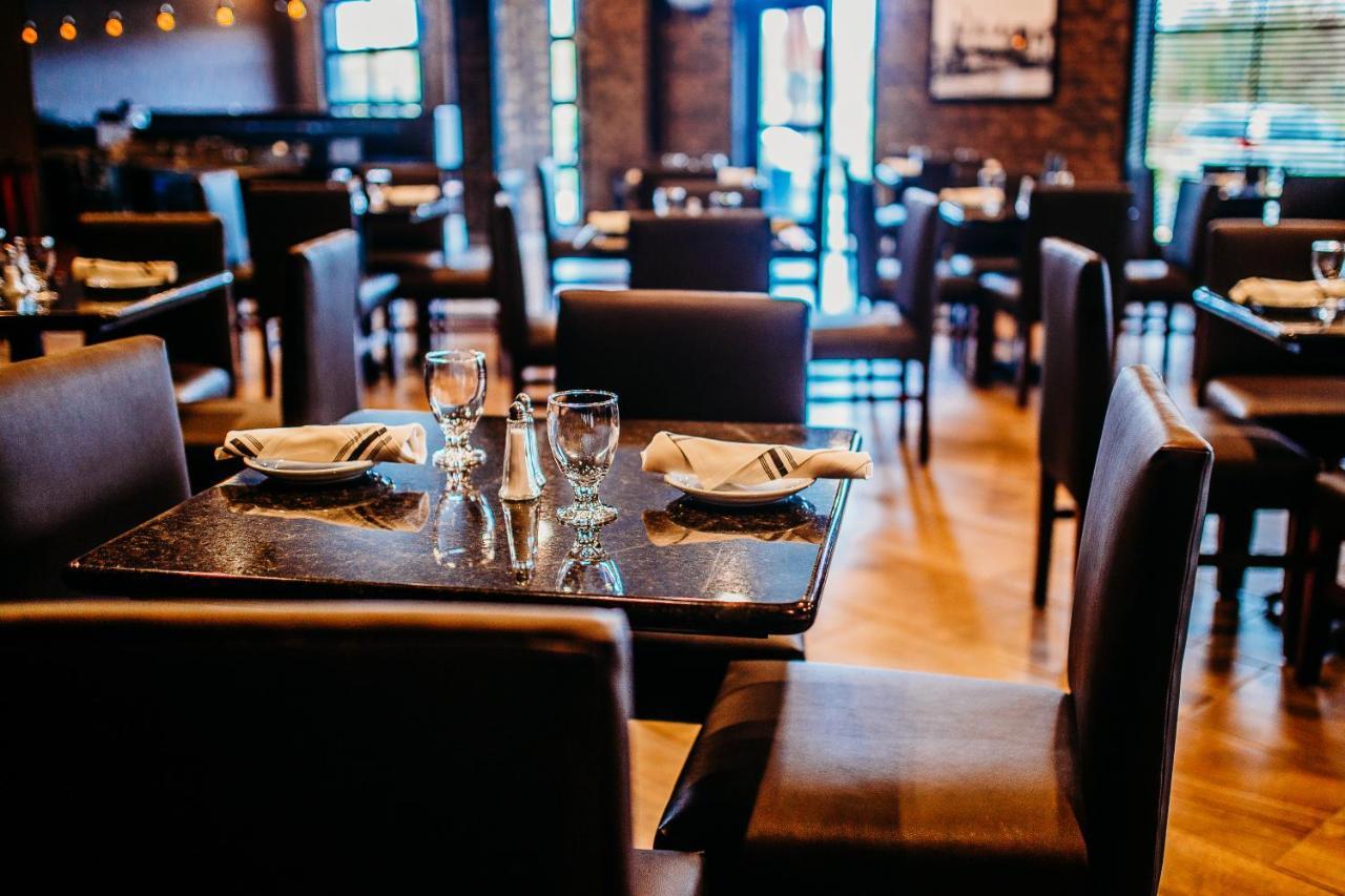 Cobblestone Hotel & Suites אינטרנשיונל פולס מראה חיצוני תמונה
