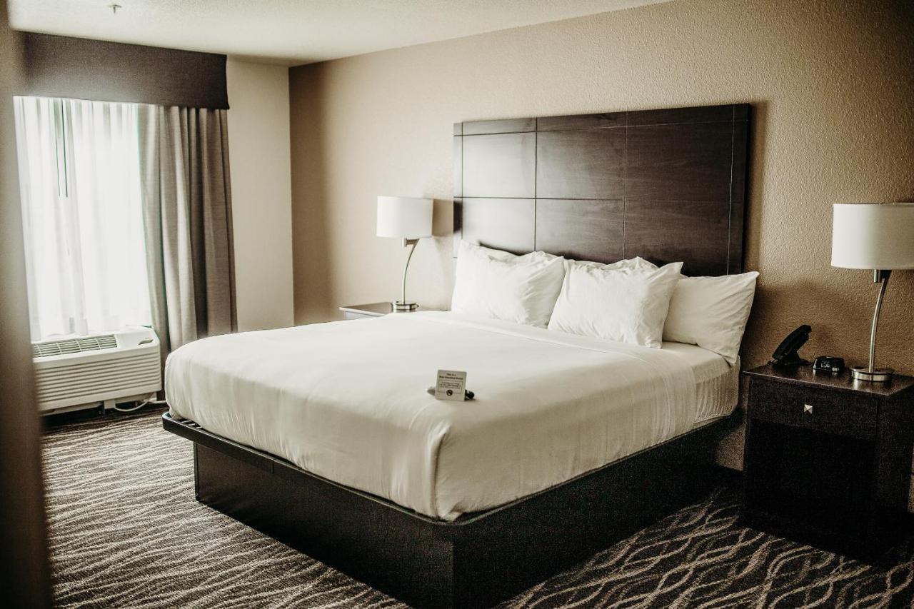 Cobblestone Hotel & Suites אינטרנשיונל פולס מראה חיצוני תמונה
