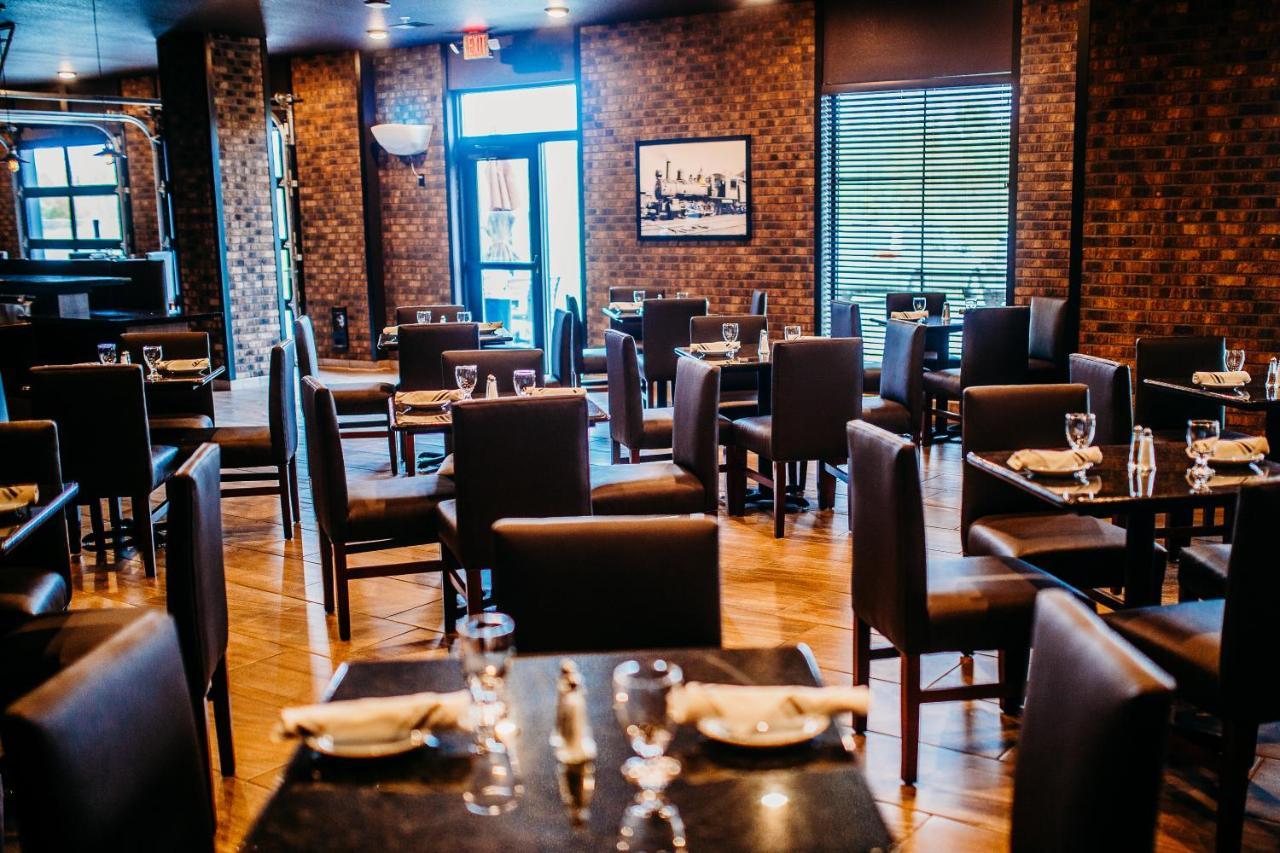 Cobblestone Hotel & Suites אינטרנשיונל פולס מראה חיצוני תמונה