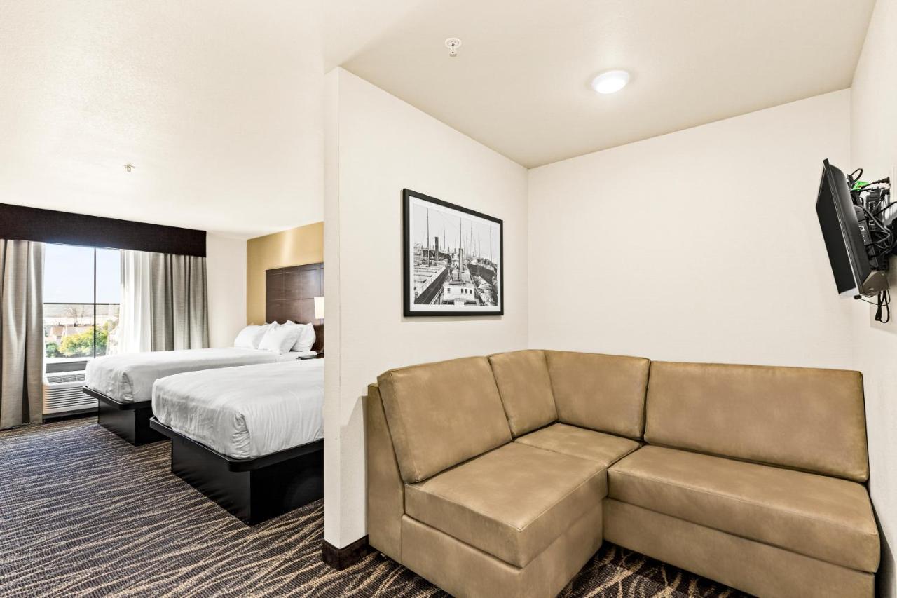 Cobblestone Hotel & Suites אינטרנשיונל פולס מראה חיצוני תמונה